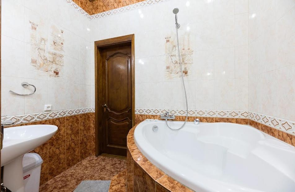 Apartment Arena City 911 Kyiv Exterior photo